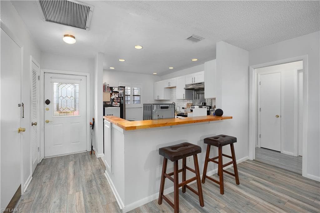 1513 Edgewater CIR, FORT MYERS FL 33919-2