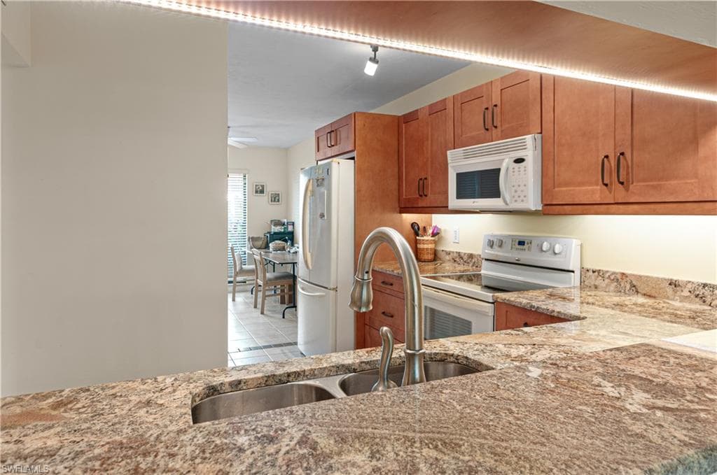 1208 Commonwealth CIR # J103, NAPLES FL 34116-2