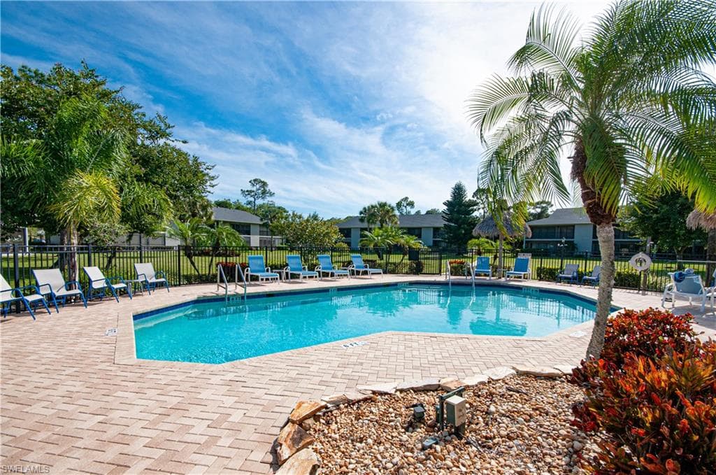 1208 Commonwealth CIR # J103, NAPLES FL 34116-27