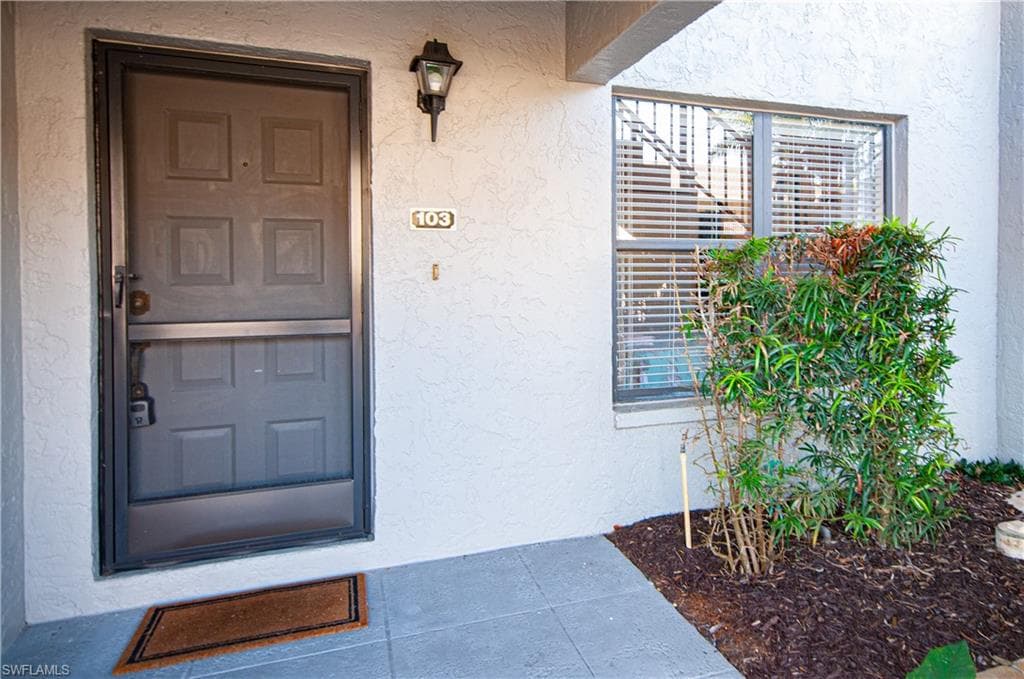 1208 Commonwealth CIR # J103, NAPLES FL 34116-29