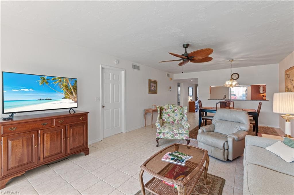 1208 Commonwealth CIR # J103, NAPLES FL 34116-9