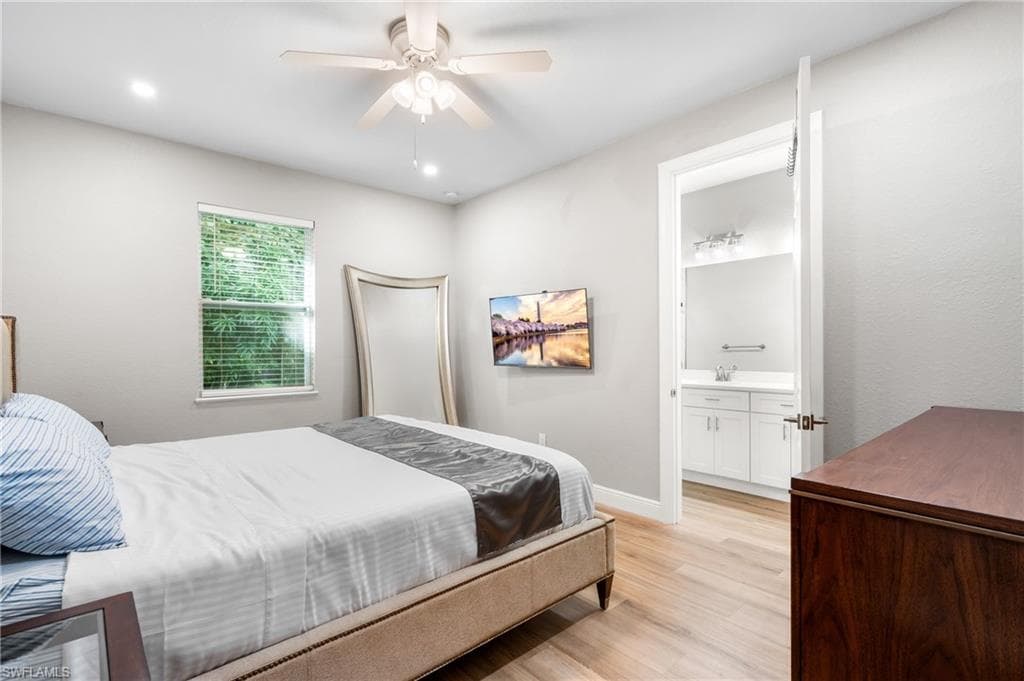 10004 Connecticut ST, BONITA SPRINGS FL 34135-18