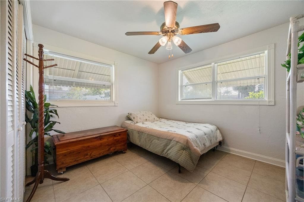 5128 York CT, CAPE CORAL FL 33904-22