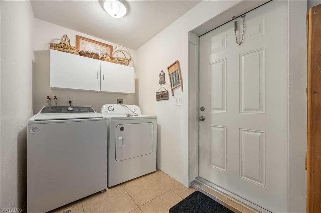 5128 York CT, CAPE CORAL FL 33904-25