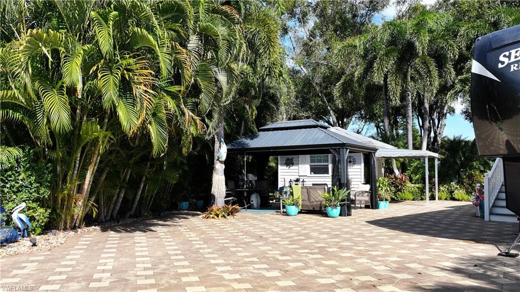 5651 Maplewood CT, FORT MYERS FL 33905-6