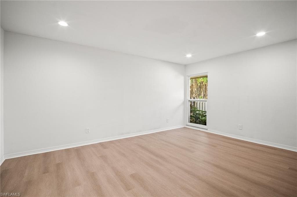 4293 island CIR # 2, FORT MYERS FL 33919-26