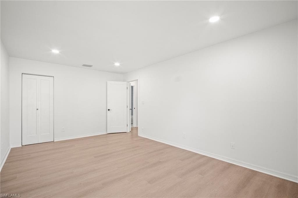 4293 island CIR # 2, FORT MYERS FL 33919-25