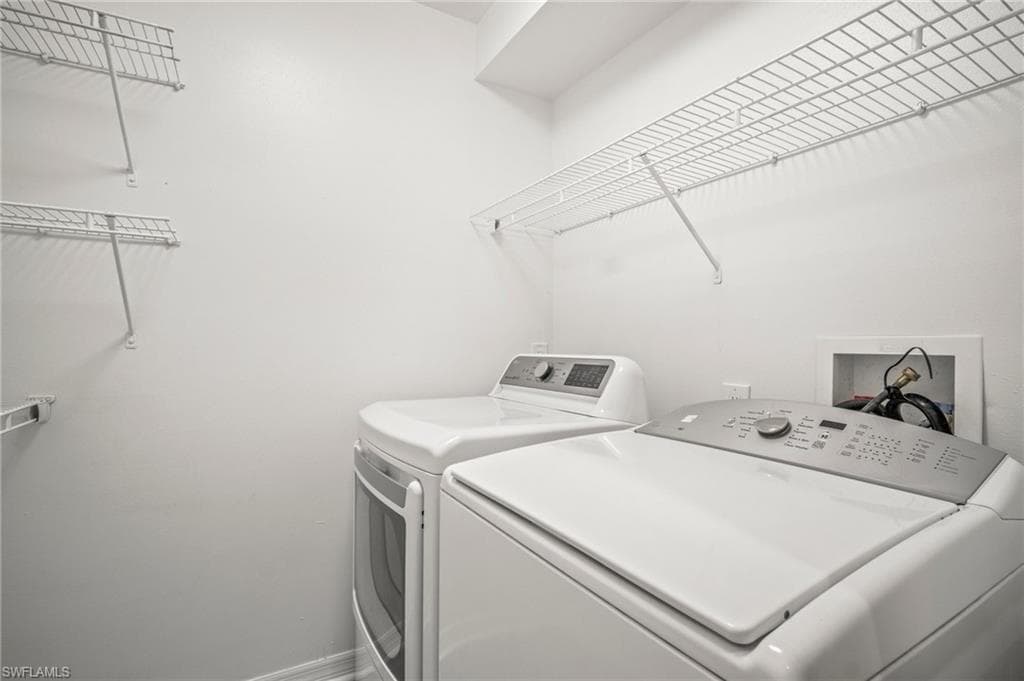 4293 island CIR # 2, FORT MYERS FL 33919-27