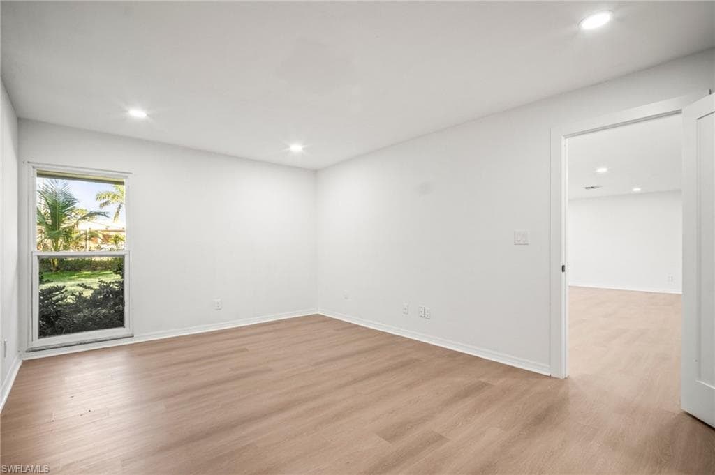 4293 island CIR # 2, FORT MYERS FL 33919-17