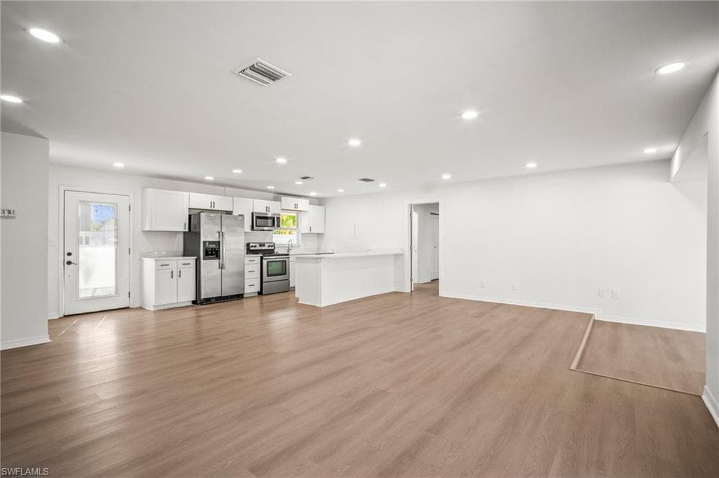 4293 island CIR # 2, FORT MYERS FL 33919-14