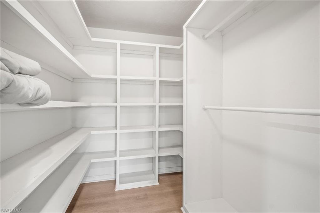 4293 island CIR # 2, FORT MYERS FL 33919-18