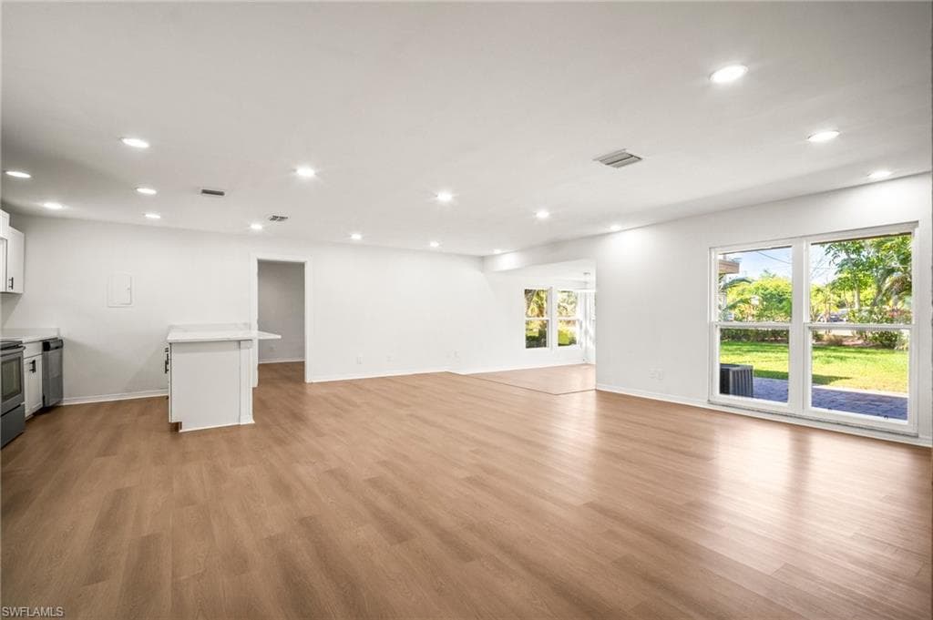 4293 island CIR # 2, FORT MYERS FL 33919-3