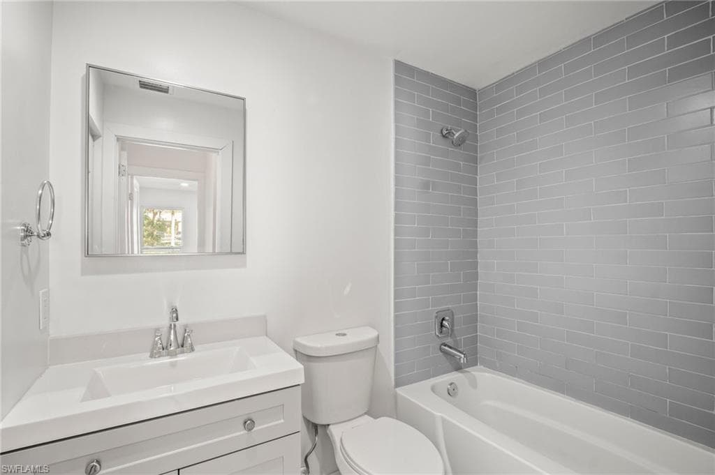 4293 island CIR # 2, FORT MYERS FL 33919-24