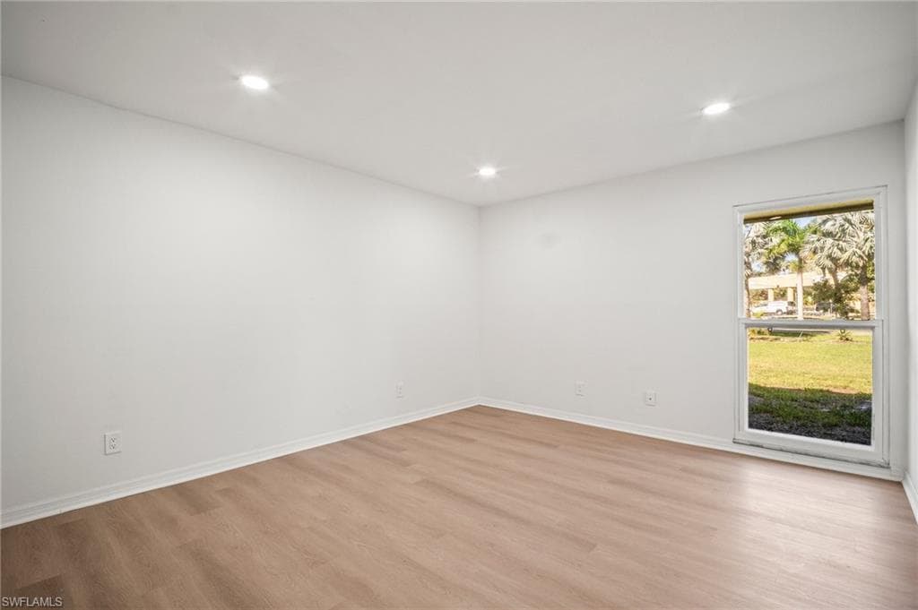 4293 island CIR # 2, FORT MYERS FL 33919-20