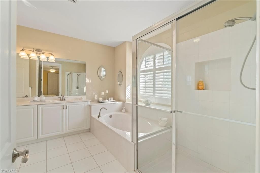 1879 Ivory Cane PT, NAPLES FL 34119-31