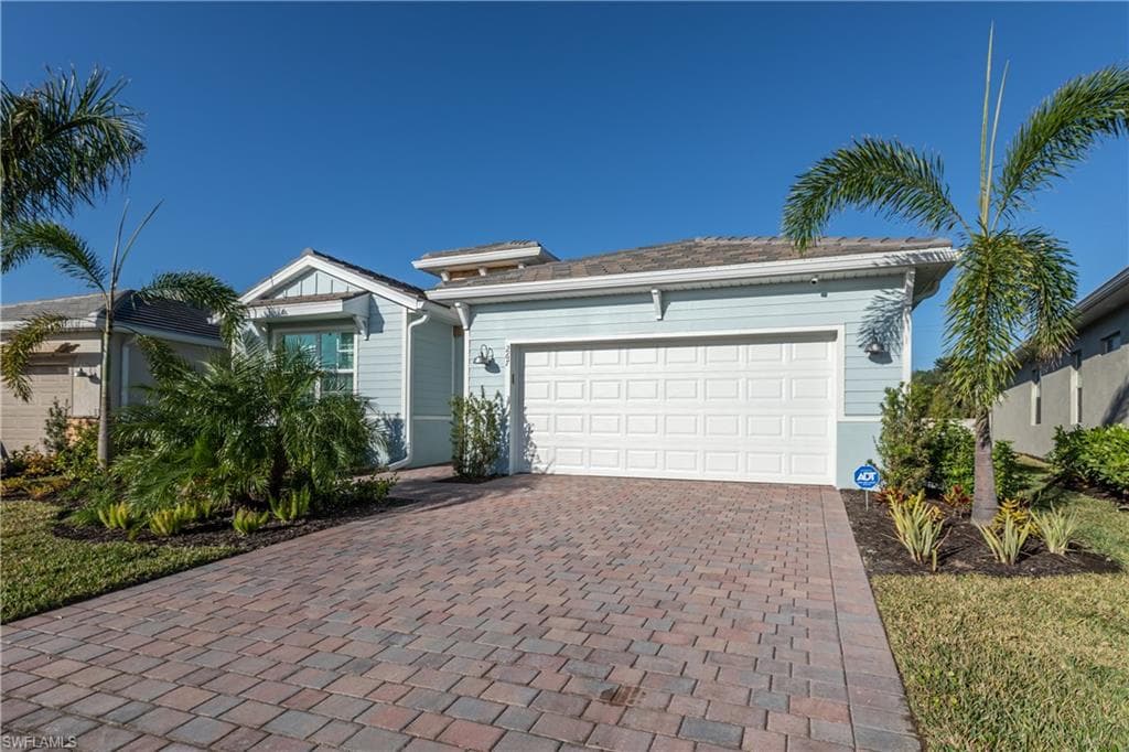 267 Tamarindo LN, NAPLES FL 34114-1