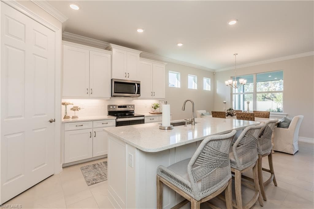 267 Tamarindo LN, NAPLES FL 34114-5