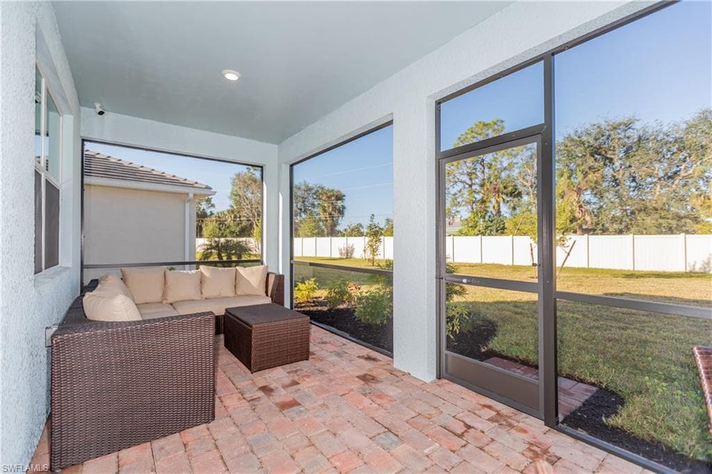 267 Tamarindo LN, NAPLES FL 34114-16