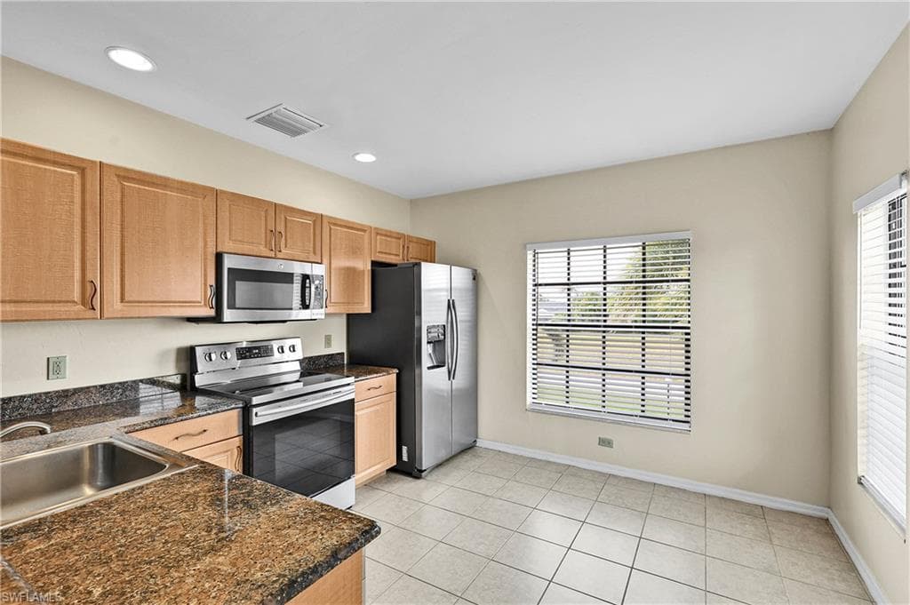 4921 SW 16th PL 201-11