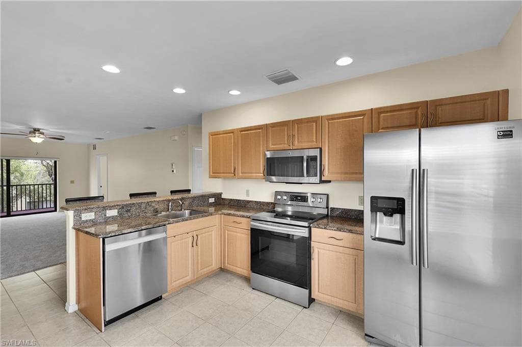4921 SW 16th PL 201-2