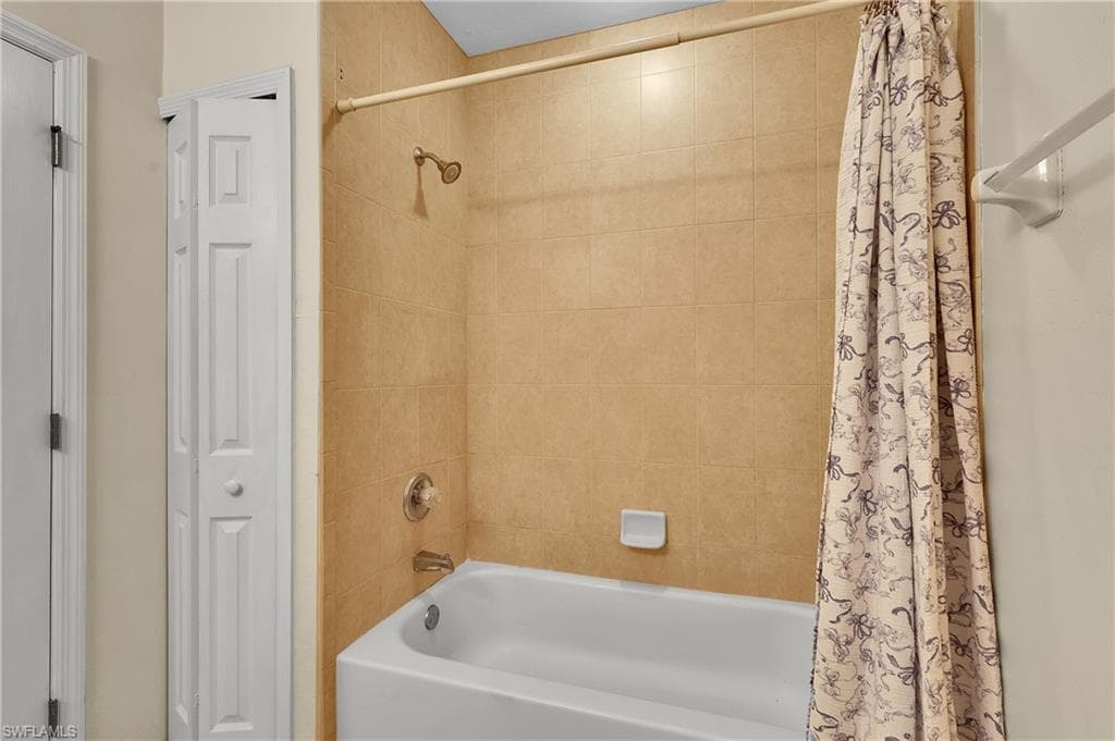 4921 SW 16th PL 201-27