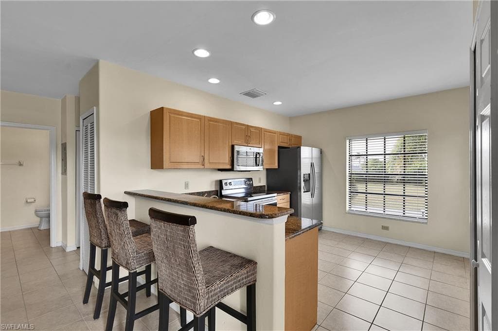 4921 SW 16th PL 201-9