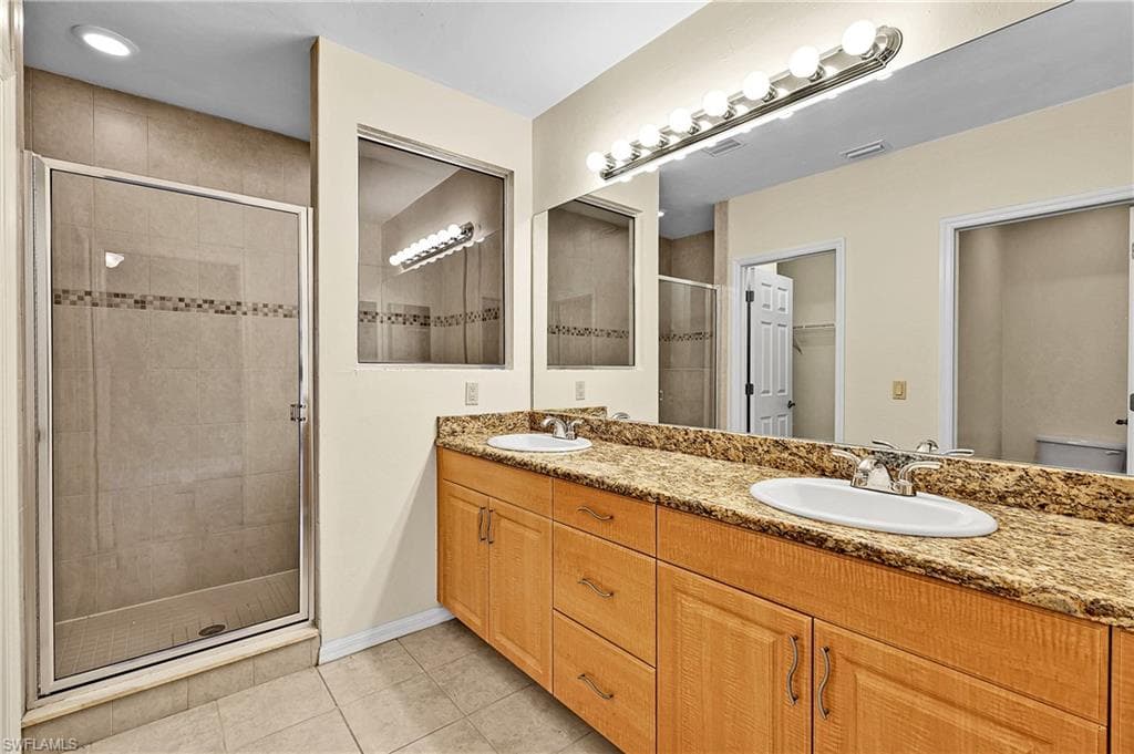 4921 SW 16th PL 201-18