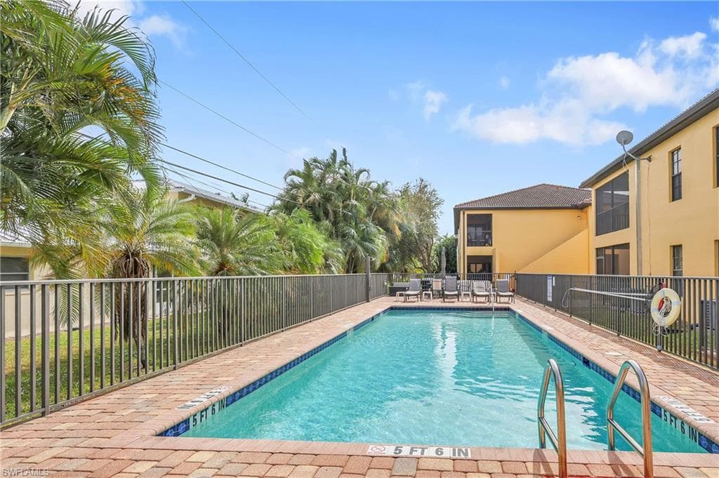 4921 SW 16th PL 201-30