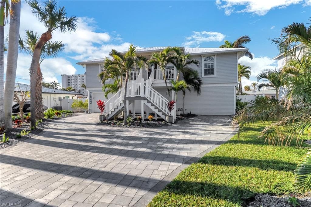 7842 Buccaneer DR, FORT MYERS BEACH FL 33931-1