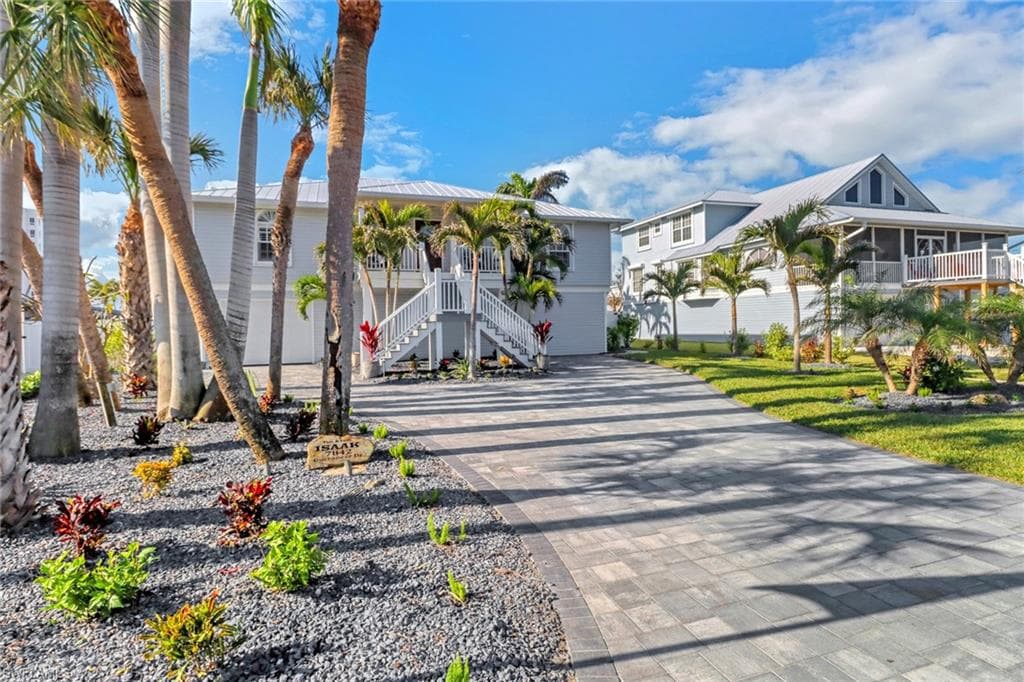 7842 Buccaneer DR, FORT MYERS BEACH FL 33931-2
