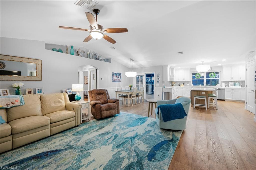 7842 Buccaneer DR, FORT MYERS BEACH FL 33931-3