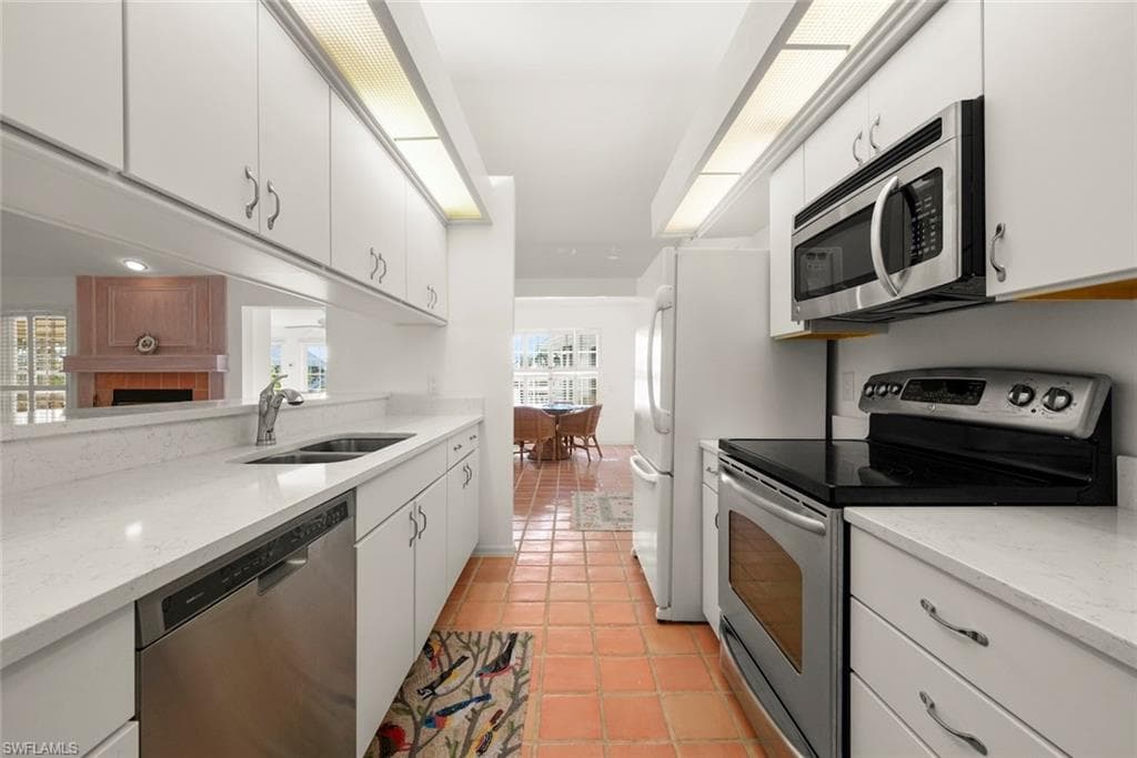 220 Daniel DR, SANIBEL FL 33957-11