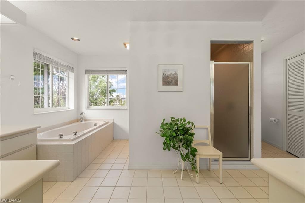220 Daniel DR, SANIBEL FL 33957-25