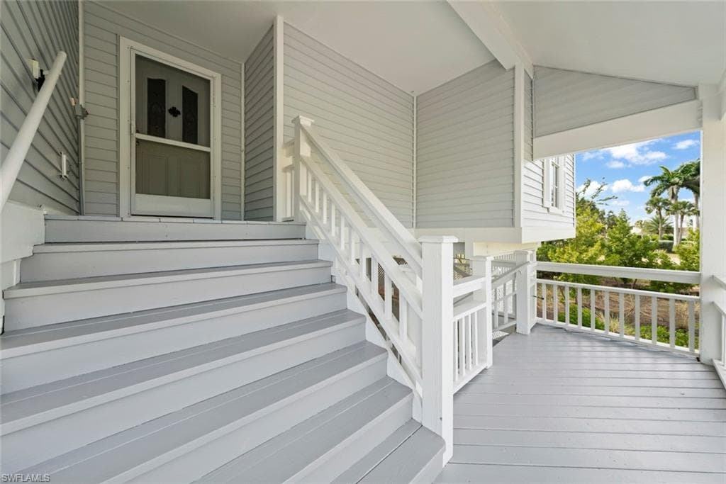 220 Daniel DR, SANIBEL FL 33957-2