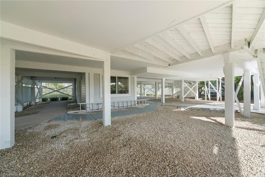 220 Daniel DR, SANIBEL FL 33957-37