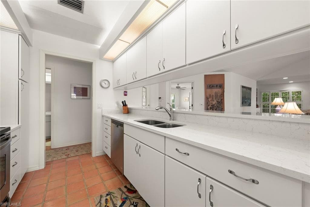 220 Daniel DR, SANIBEL FL 33957-10
