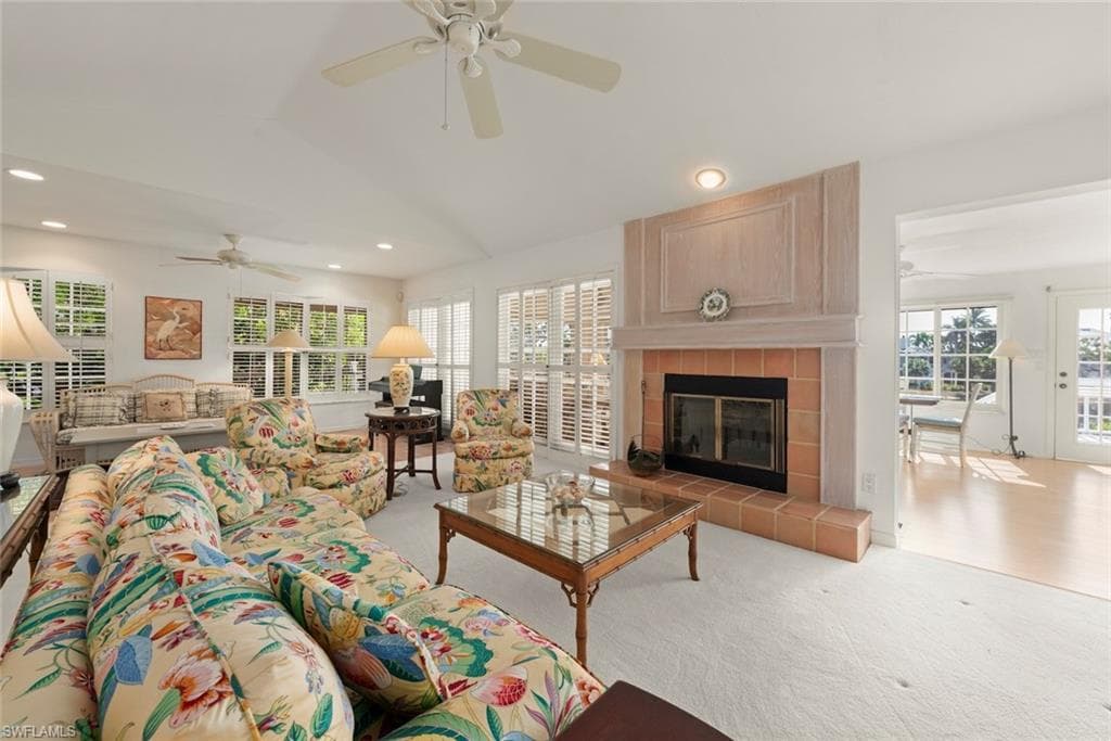 220 Daniel DR, SANIBEL FL 33957-3