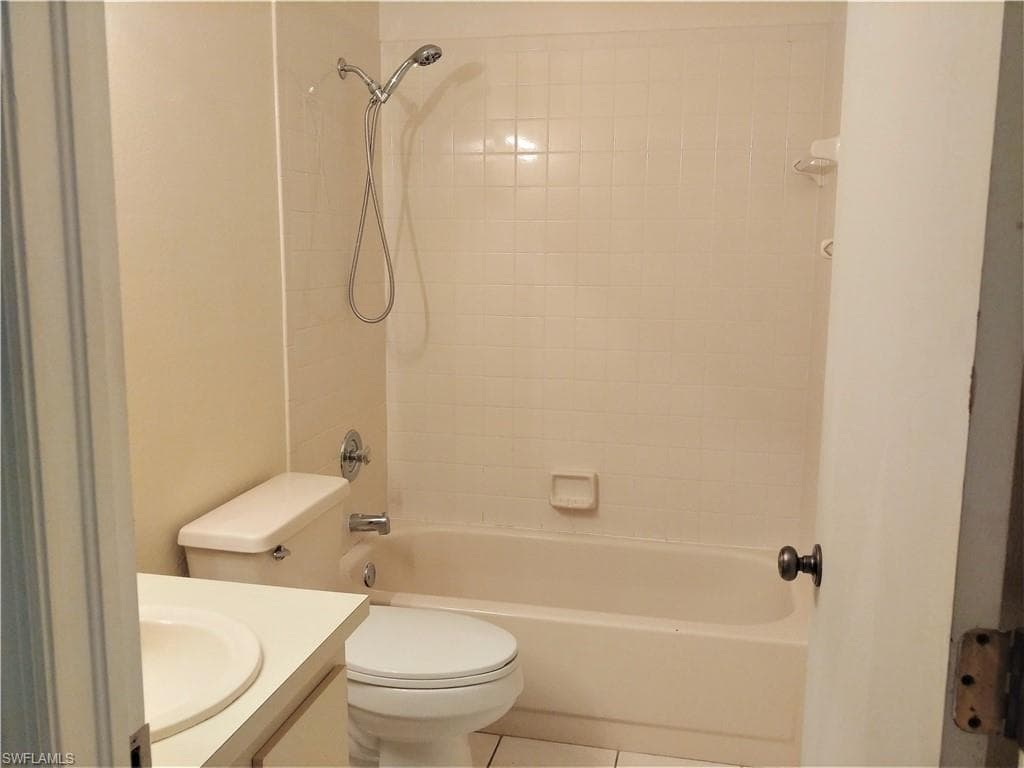 9265 Lake Park DR # 201, FORT MYERS FL 33919-11