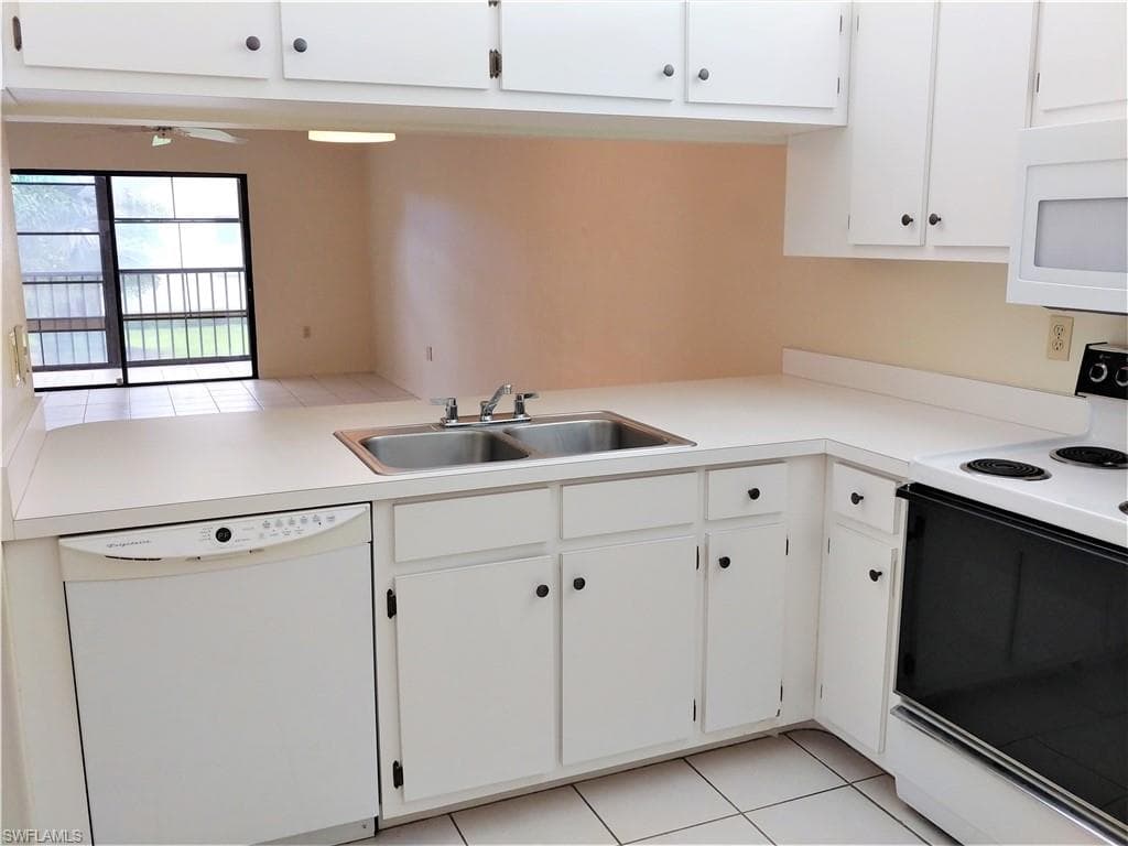 9265 Lake Park DR # 201, FORT MYERS FL 33919-6