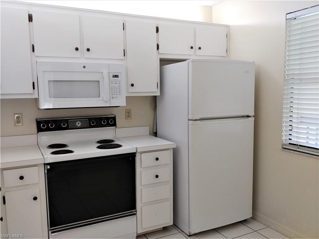 9265 Lake Park DR # 201, FORT MYERS FL 33919-7
