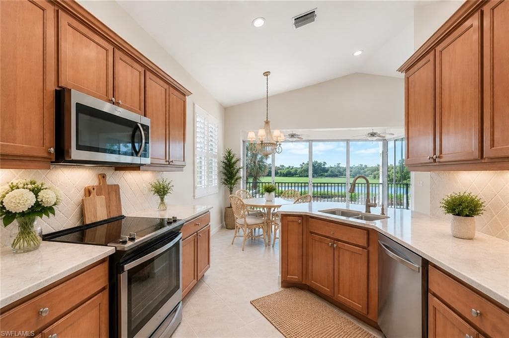 9111 Palmetto Ridge DR 201-6