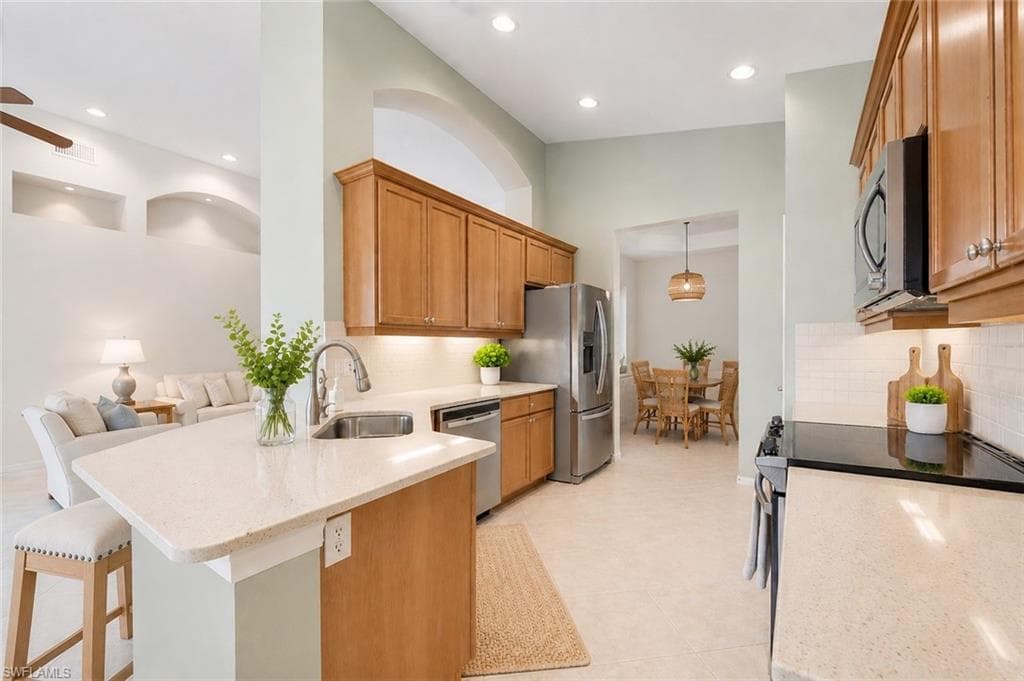 9111 Palmetto Ridge DR 201-7