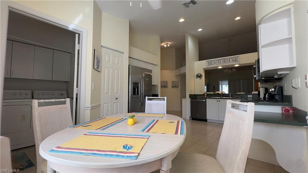 5653 Greenwood CIR # 104, NAPLES FL 34112-14