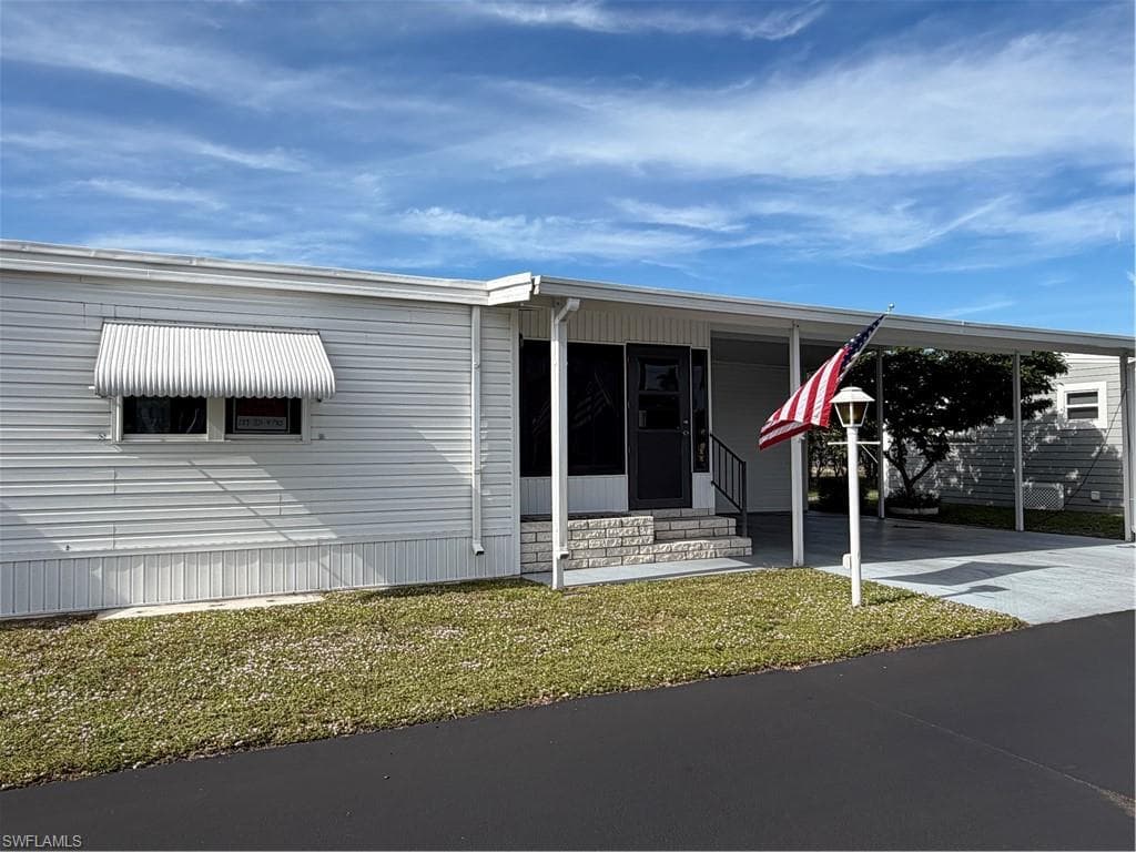 10 Blue Skys DR, NAPLES FL 34104-5