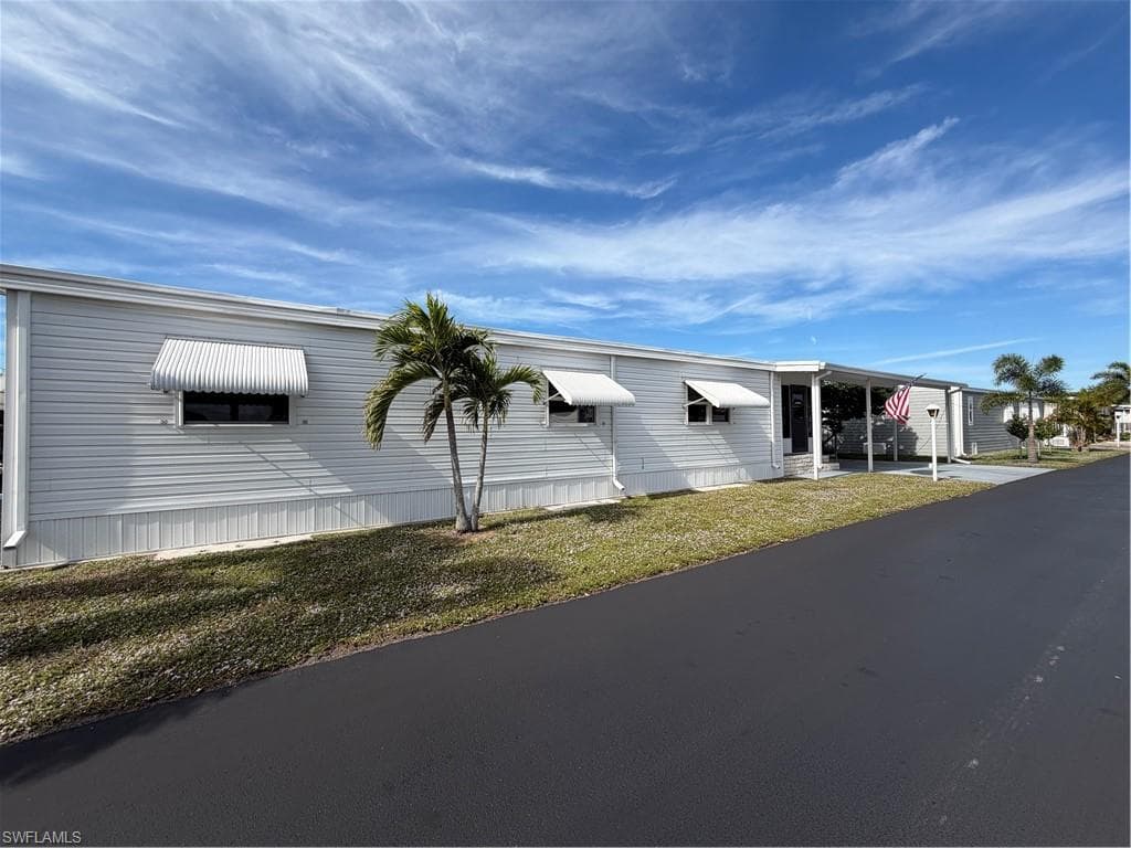 10 Blue Skys DR, NAPLES FL 34104-2