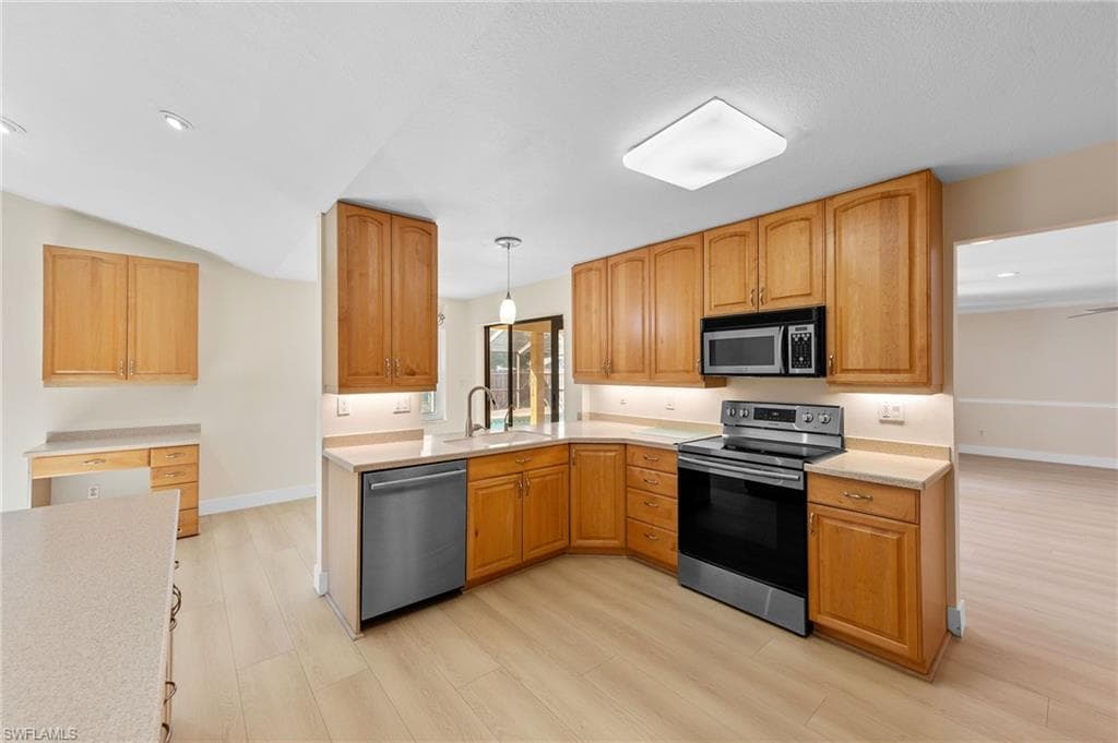 7810 Deni DR, NORTH FORT MYERS FL 33917-8