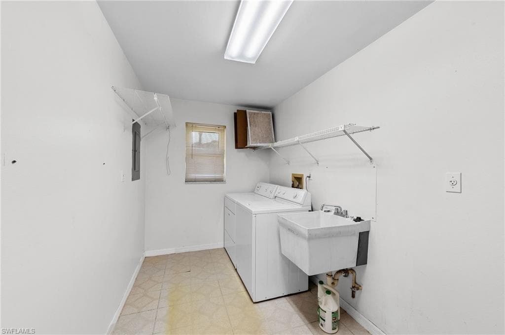 7810 Deni DR, NORTH FORT MYERS FL 33917-39