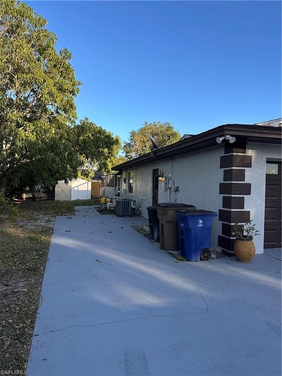 120 Rowland RD, LEHIGH ACRES FL 33936-22