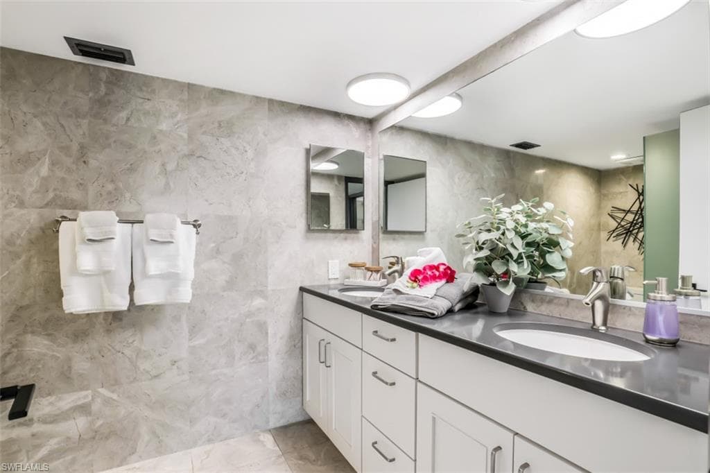 11116 Gulf Shore DR # 904, NAPLES FL 34108-21