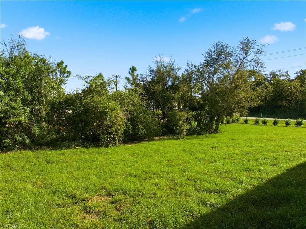 100 Zobora CIR, FORT MYERS FL 33913-26